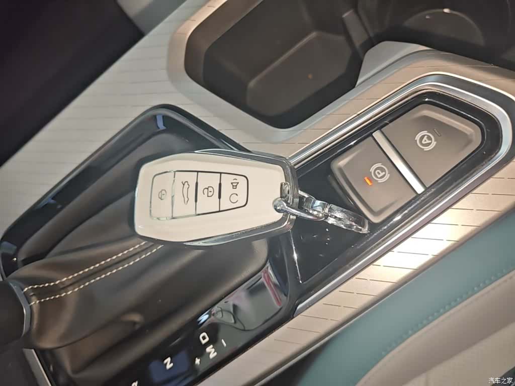 Geely Emgrand, 2025 9