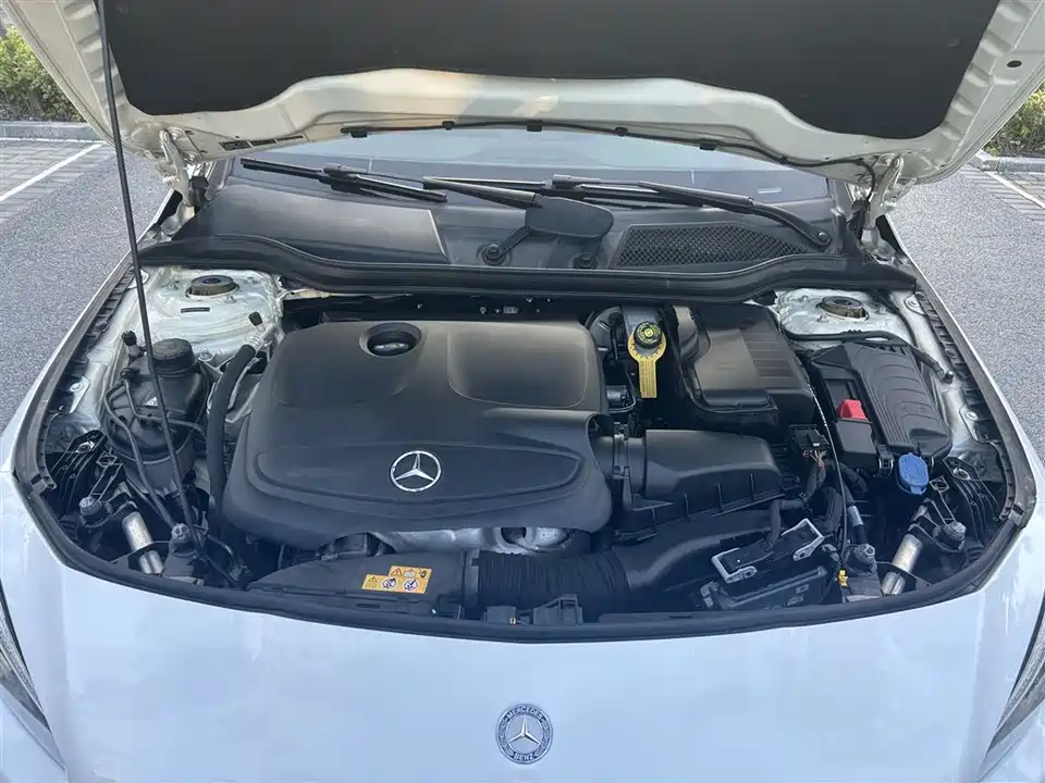 Mercedes-Benz CLA Mercedes-Benz CLA