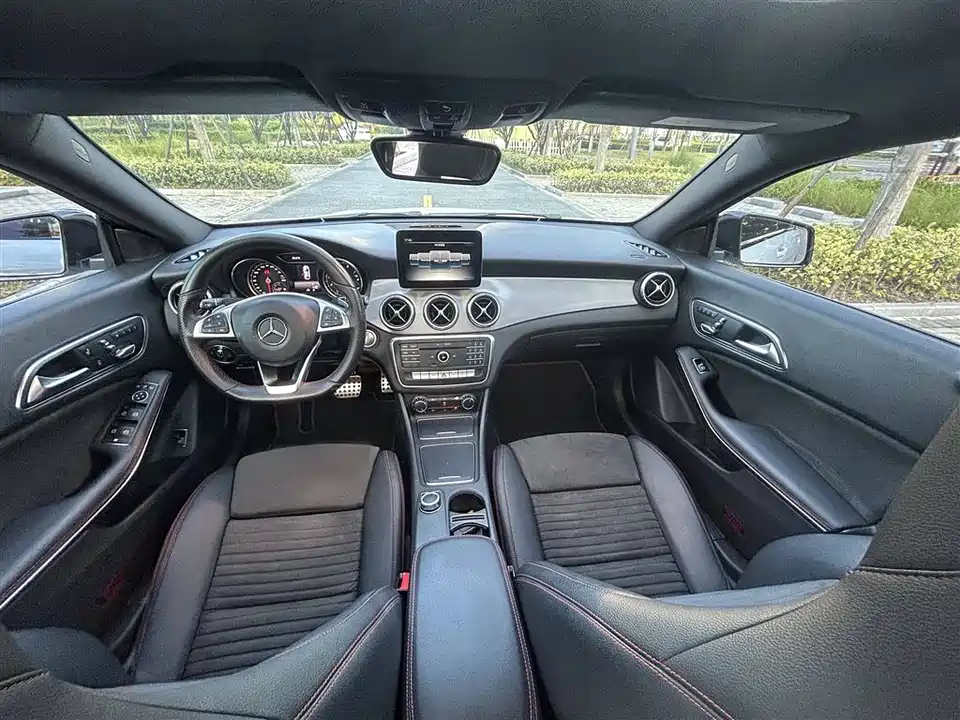 Mercedes-Benz CLA Mercedes-Benz CLA