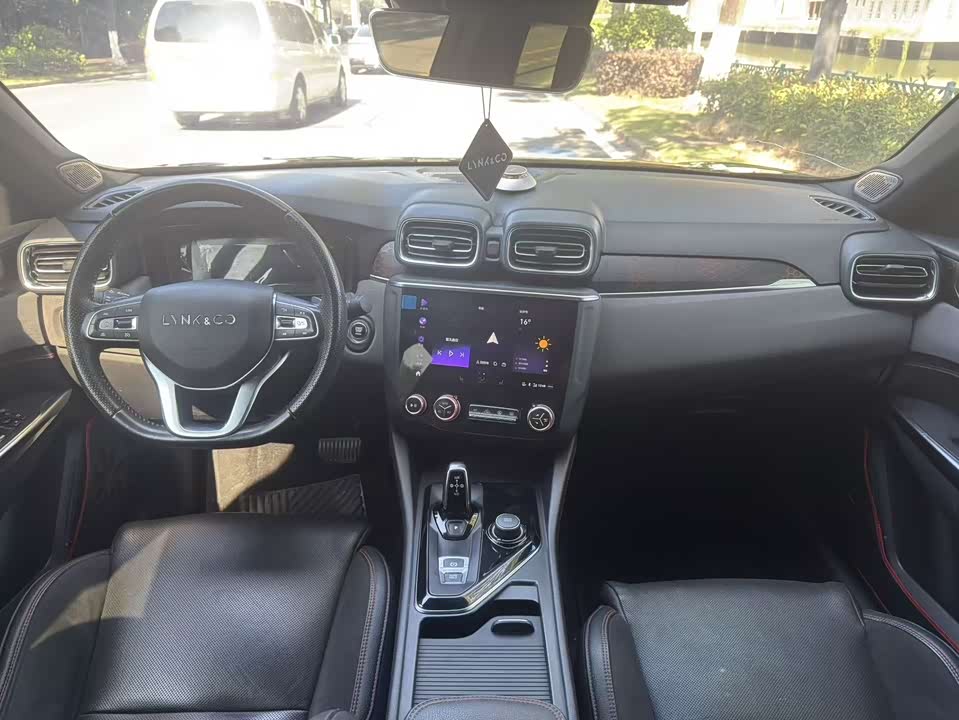 Lynk & Co 03