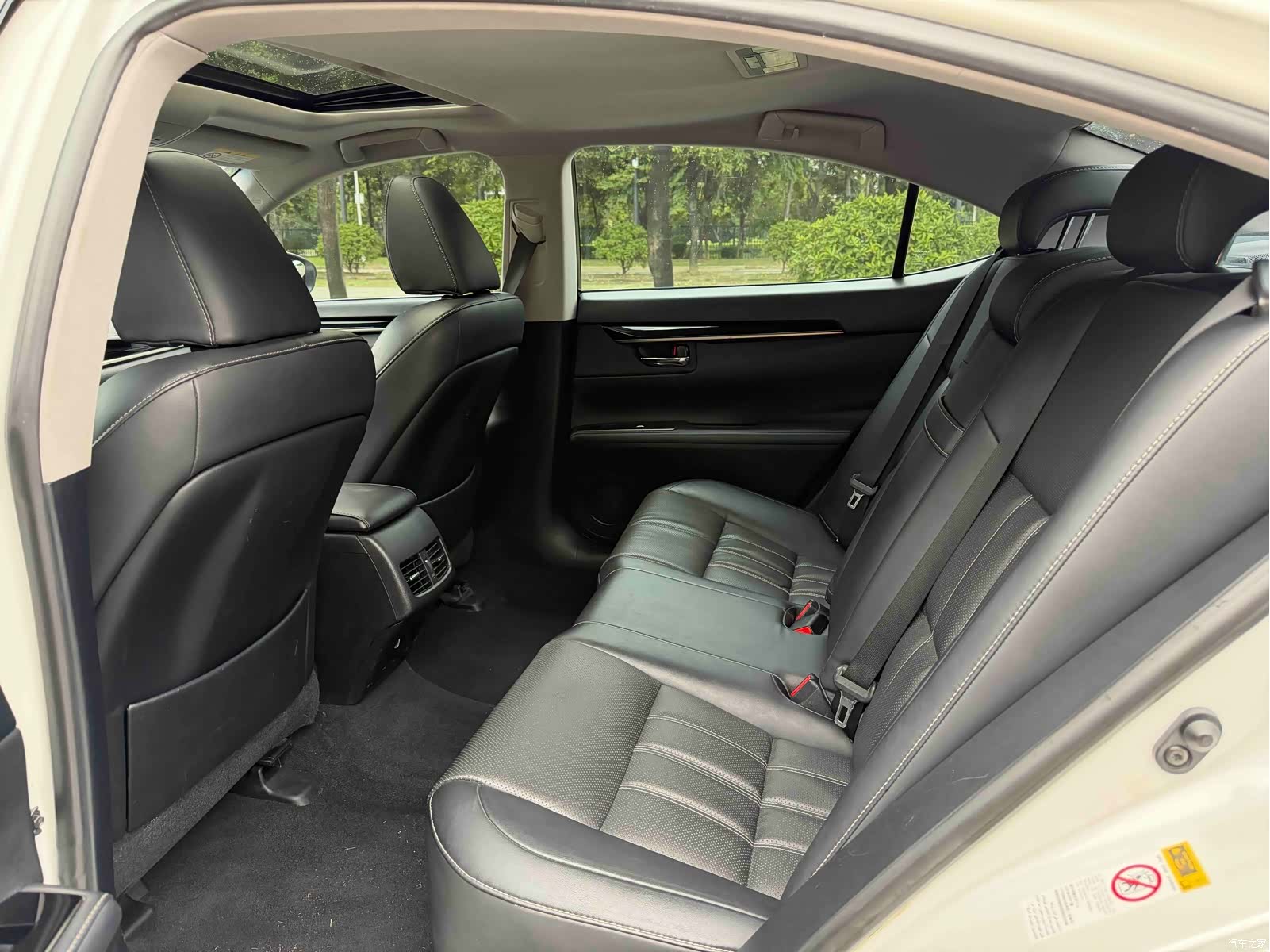 Lexus ES, 2017 13