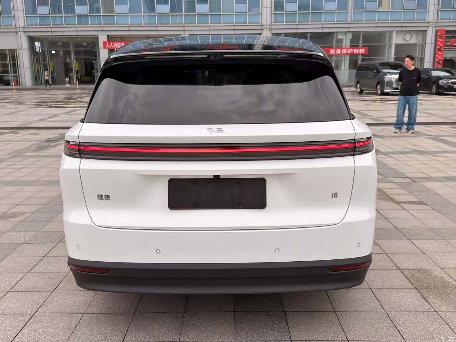 Li Auto i8, 2025 4