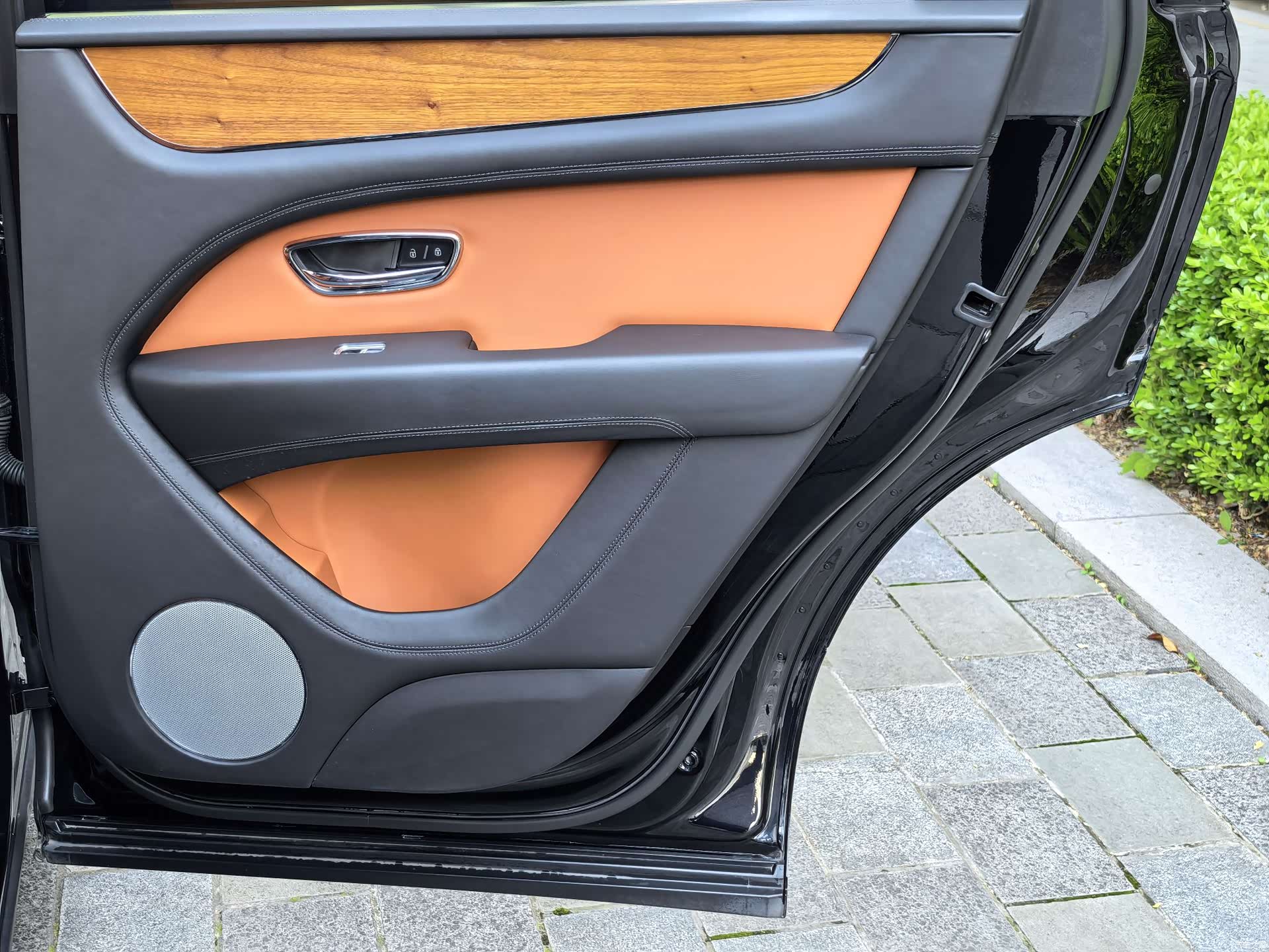 Bentley Bentayga, 2021 19
