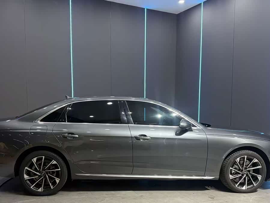 Audi A4L 2023, фото 5
