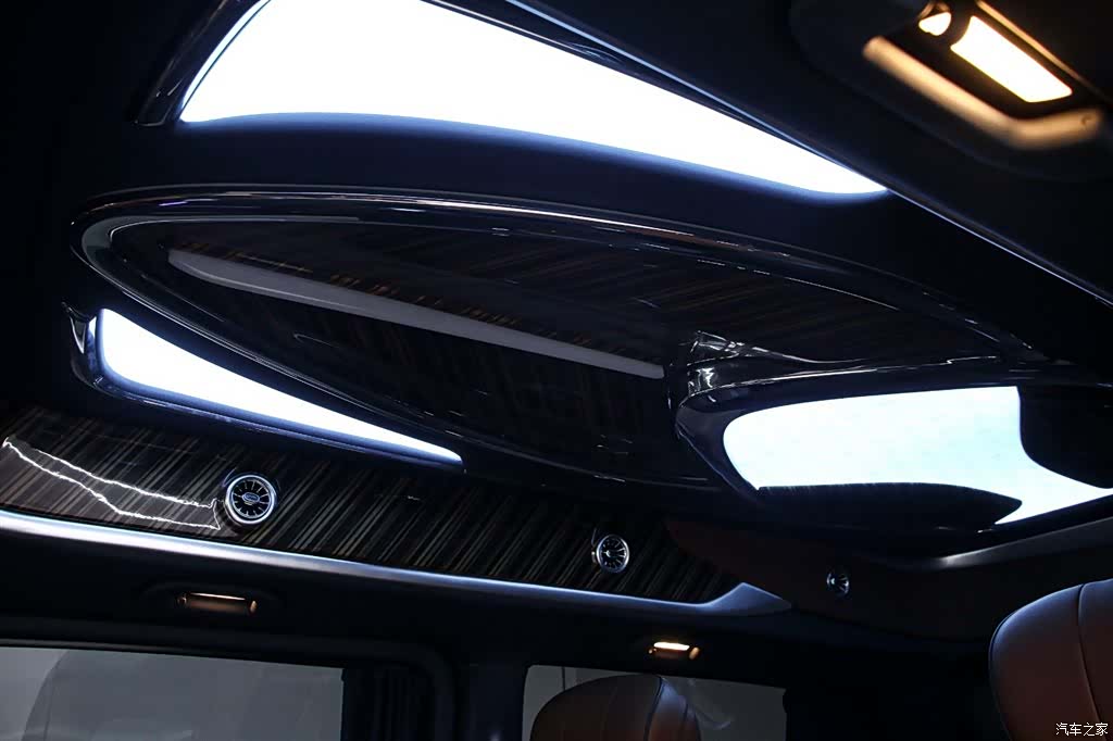 Mercedes-Benz V-Class, 2023 10
