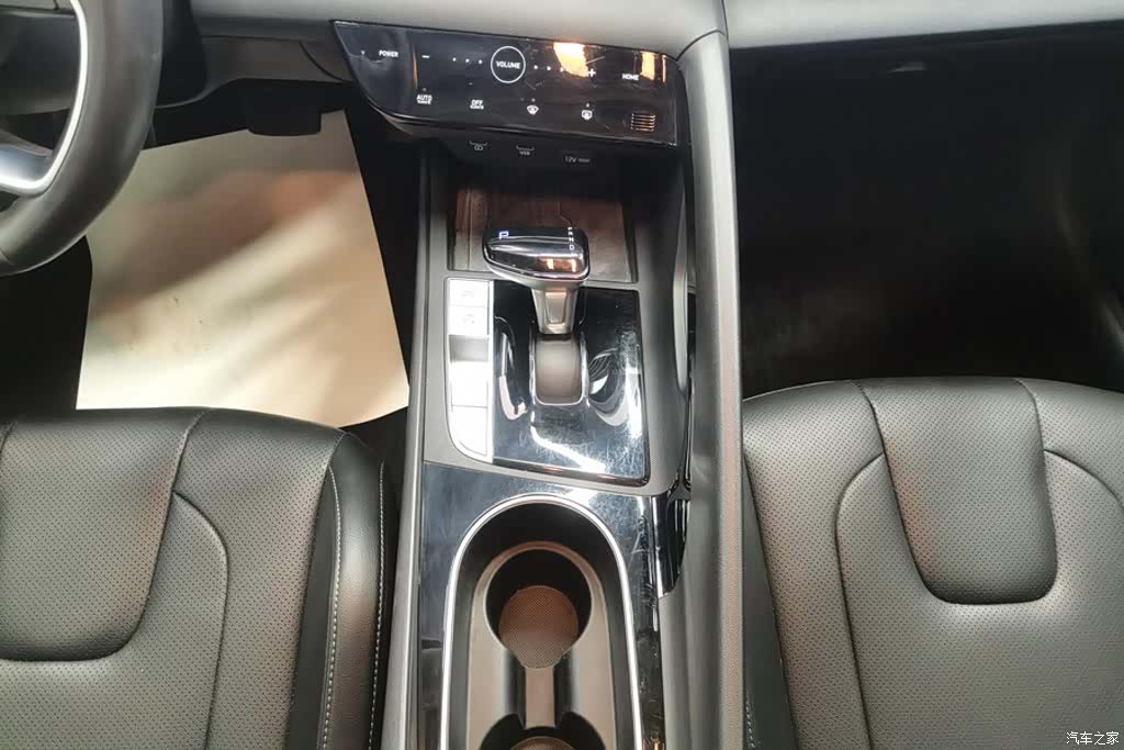 Hyundai Elantra, 2020 16