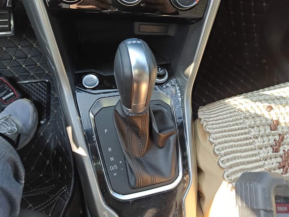 Volkswagen T-ROC exploring Songs