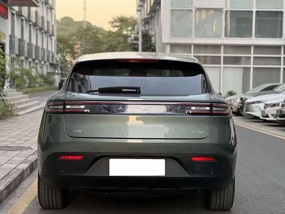 AITO Ask the world M5