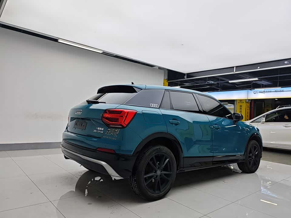 Audi Q2L