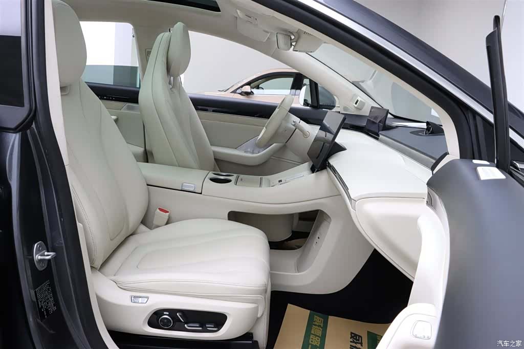 Luxeed R7, 2025 19