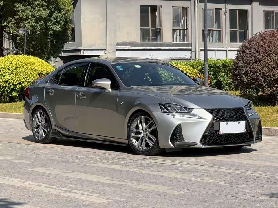 Lexus IS
