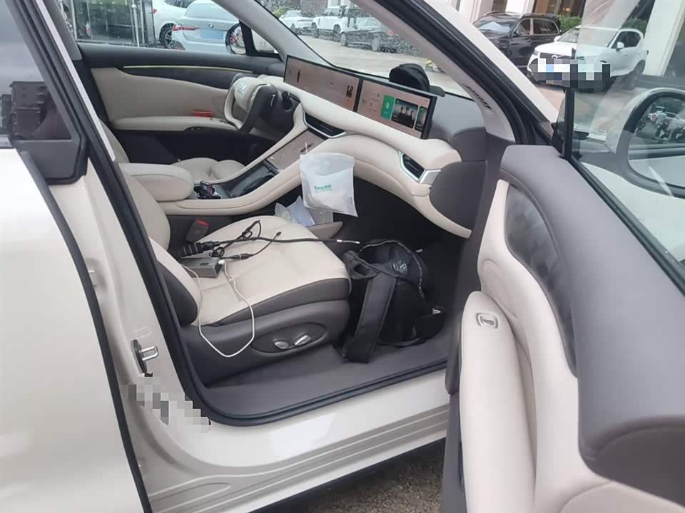 IM Motors Zhiji LS6 IM Motors Zhiji LS6