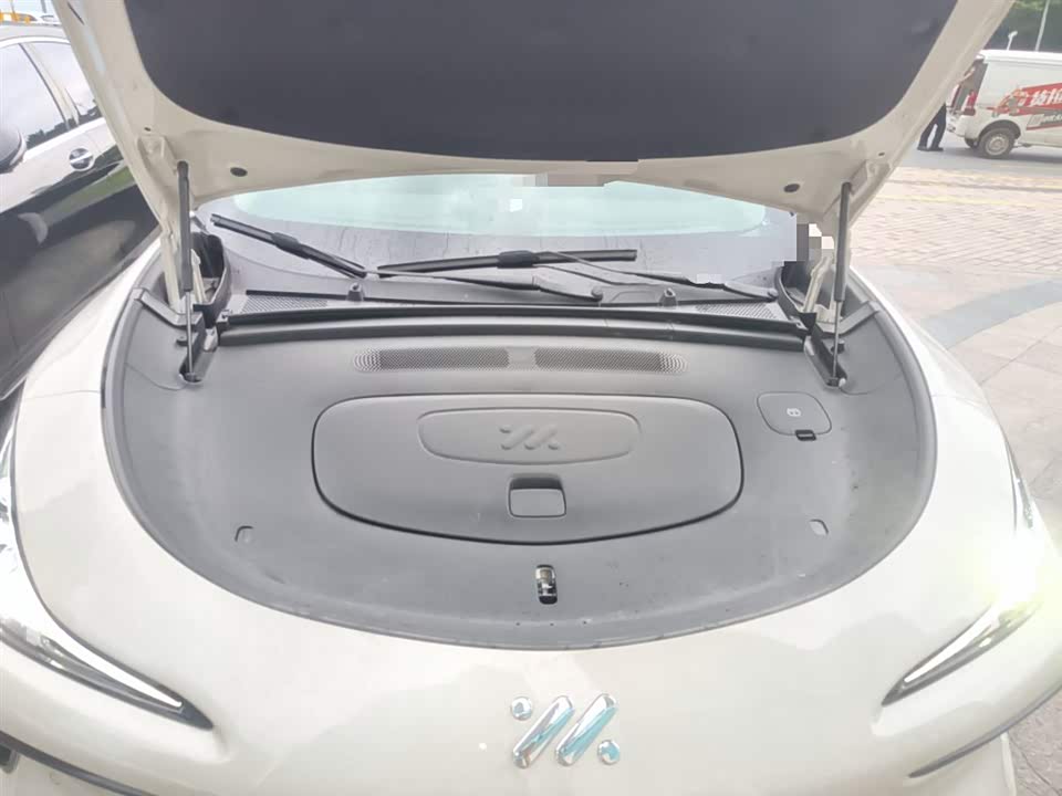 IM Motors Zhiji LS6 IM Motors Zhiji LS6