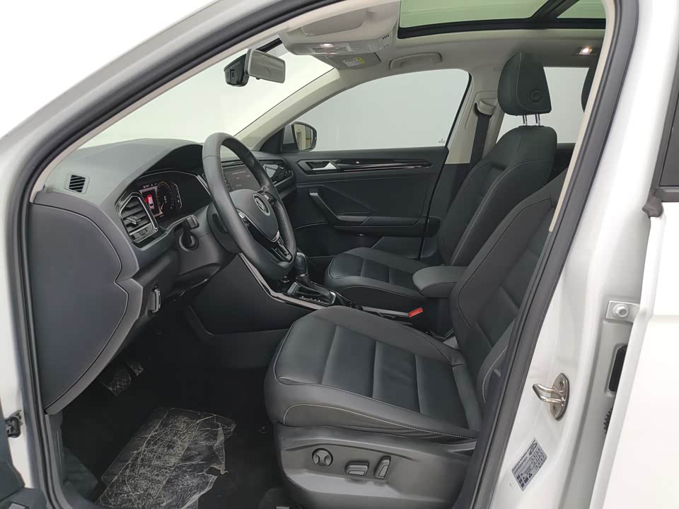 Volkswagen T-ROC exploring Songs