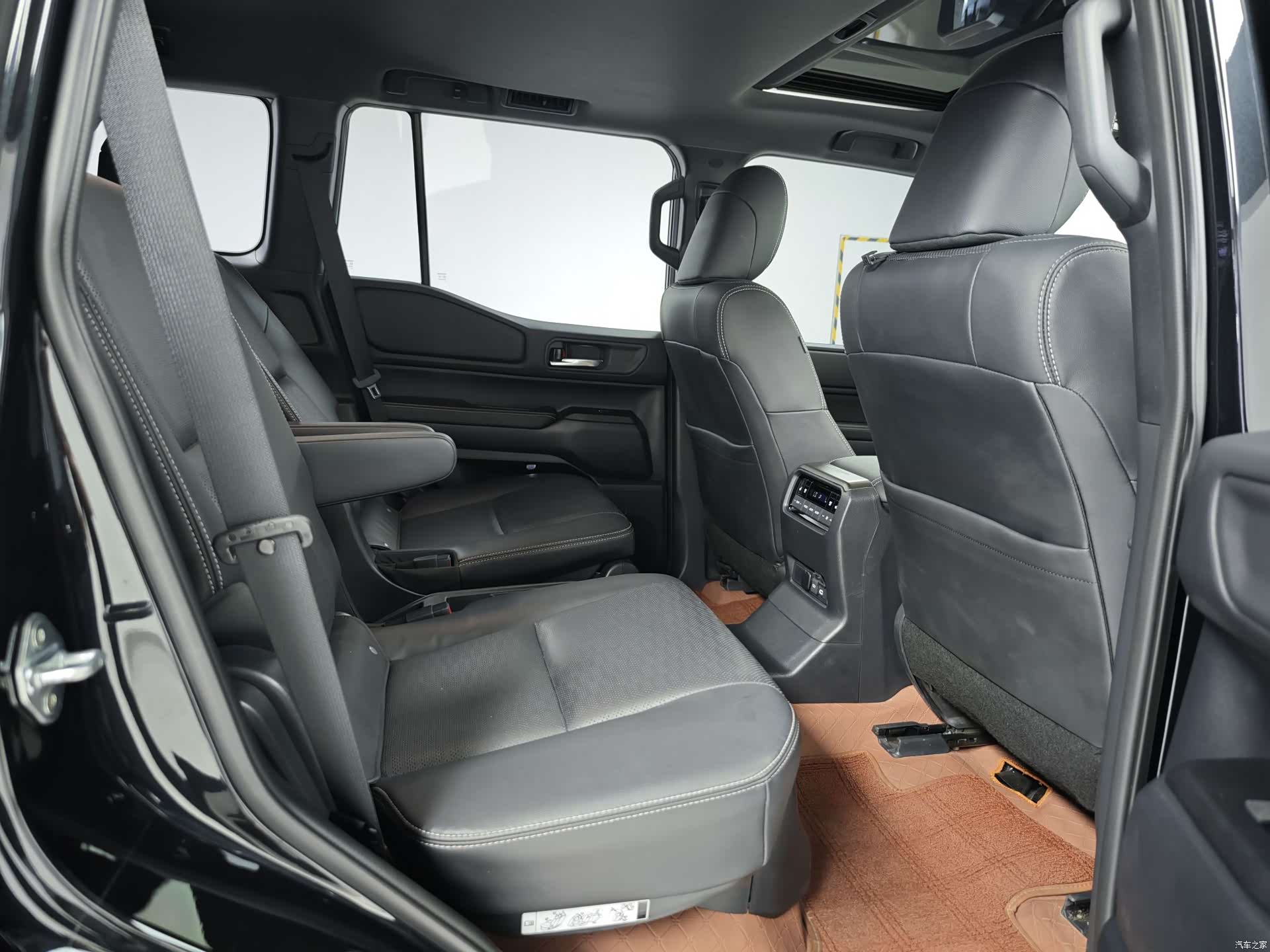 Toyota Prado, 2025 10