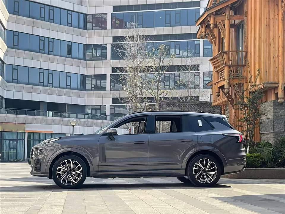 Lynk & Co 09 EM-P Lynk & Co 09 EM-P