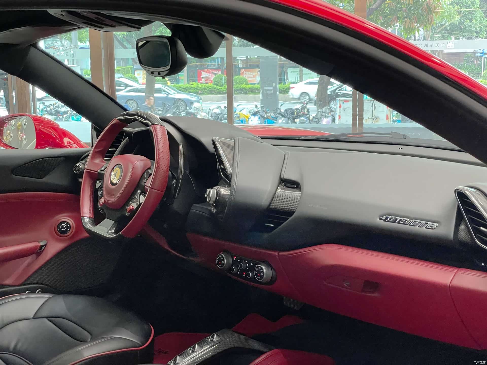 Ferrari 488, 2016 14