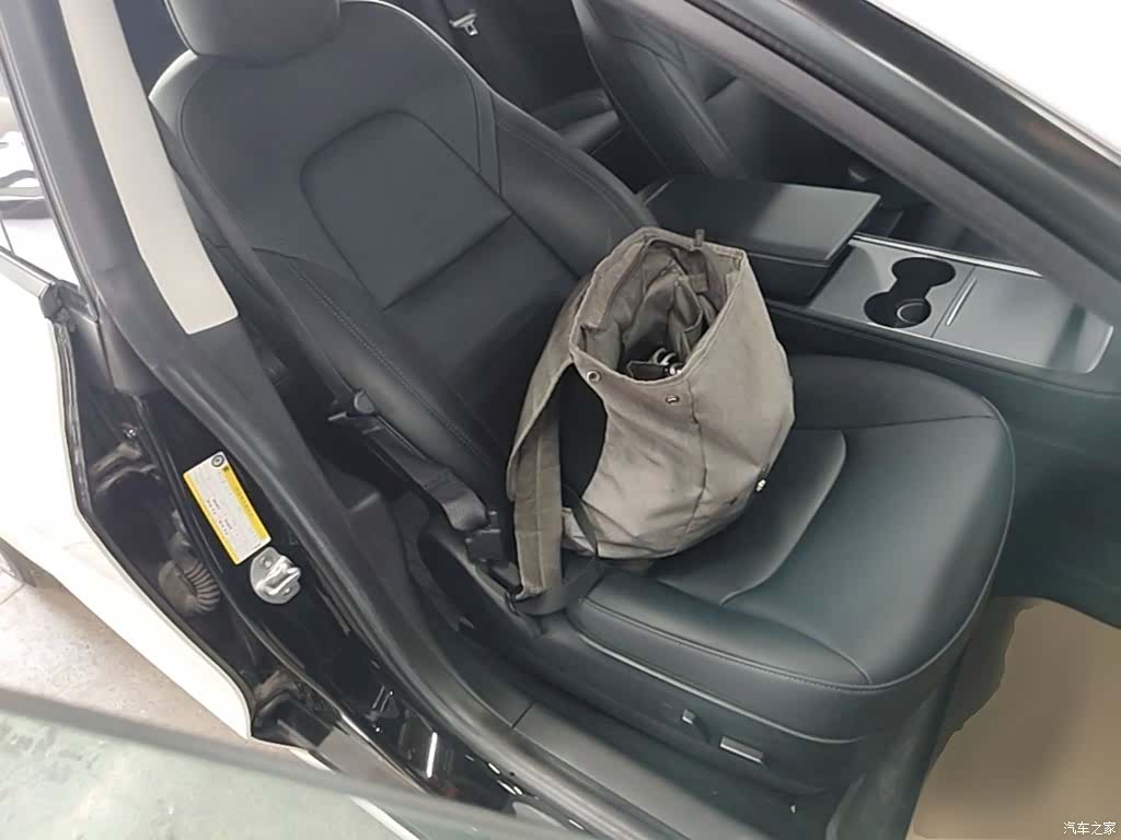 Tesla Model 3, 2023 25
