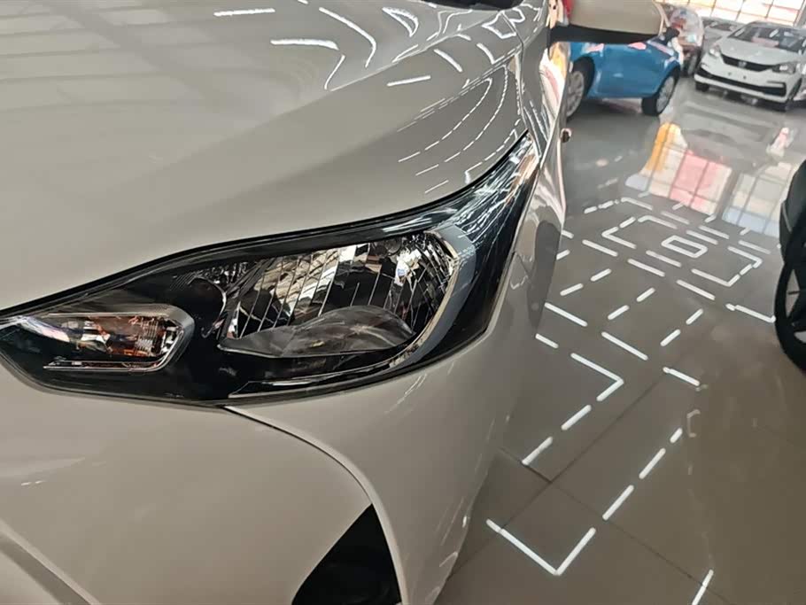 Toyota YARiS L to enjoy