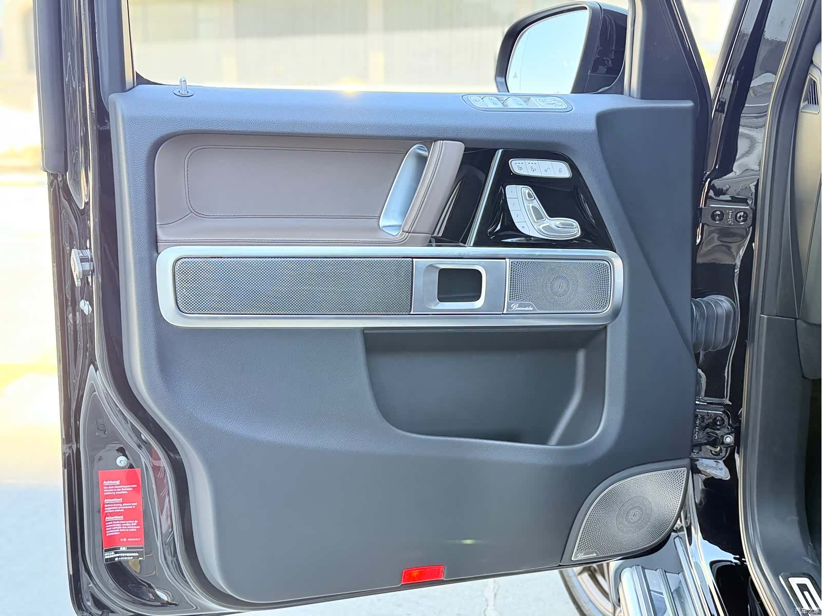 Mercedes-Benz G-Class, 2023 16