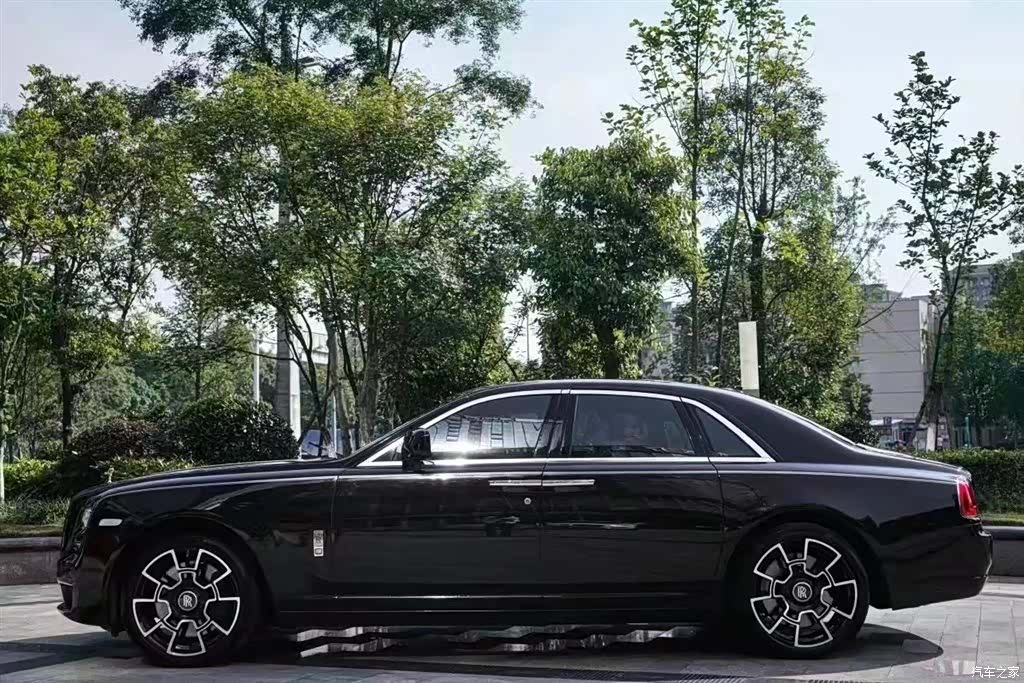 Rolls-Royce Ghost, 2022 все фото