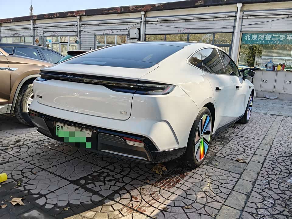 Geely Galaxy Galaxy E8