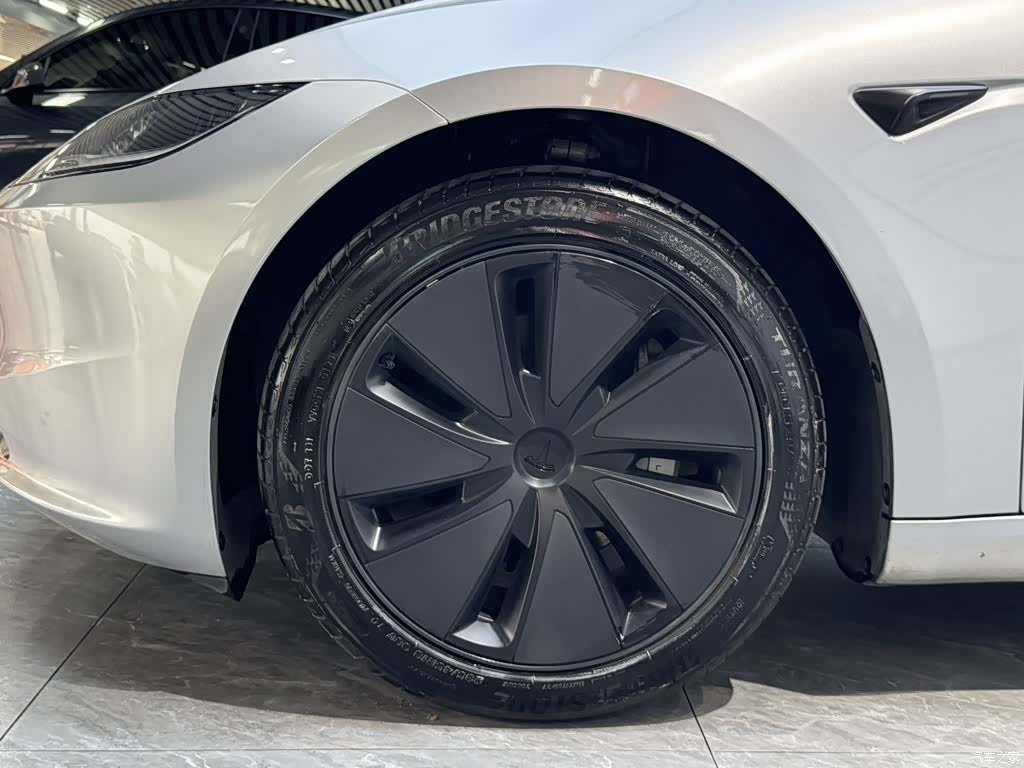 Tesla Model 3, 2025 23