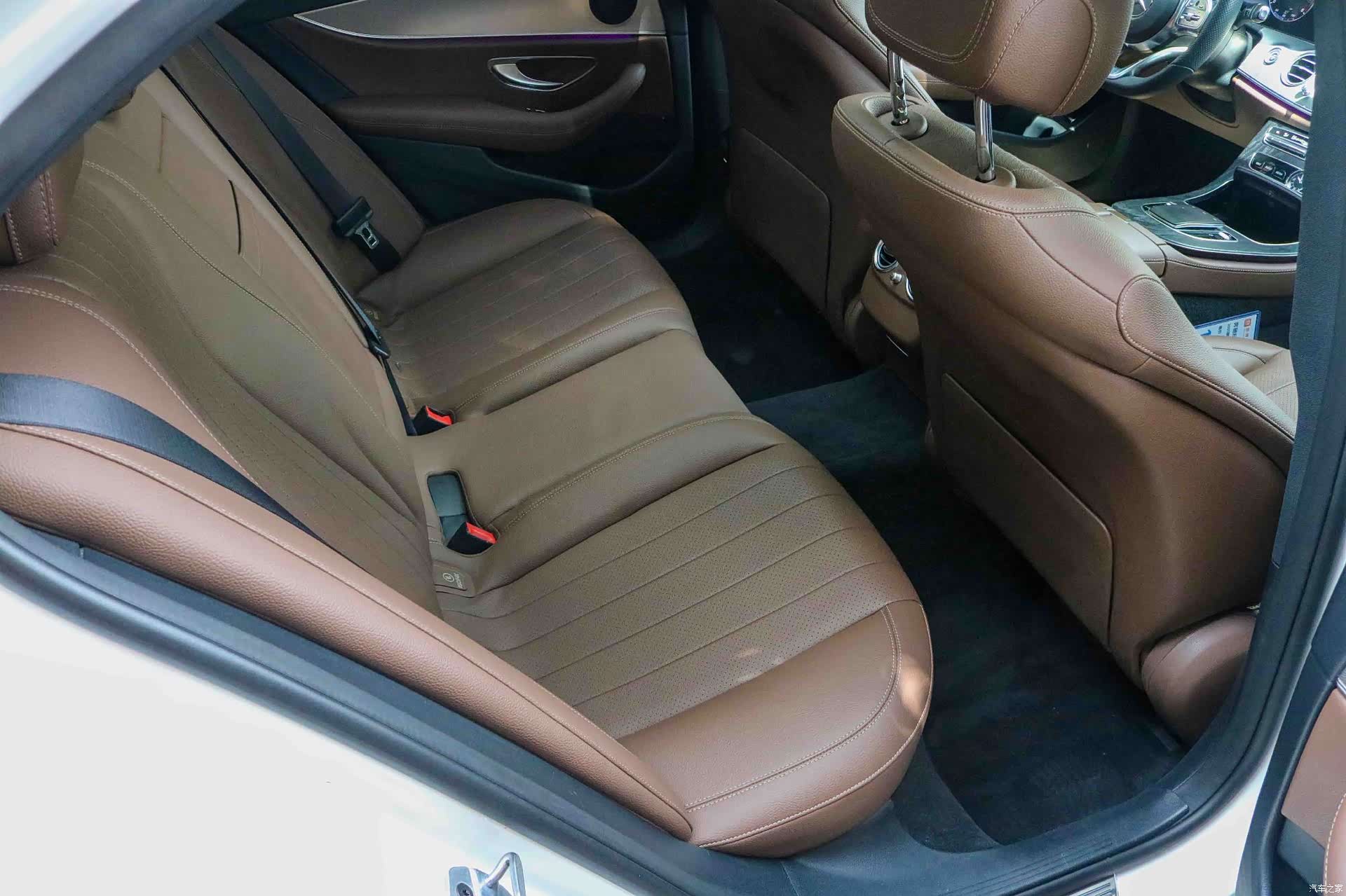 Mercedes-Benz E-Class, 2019 8