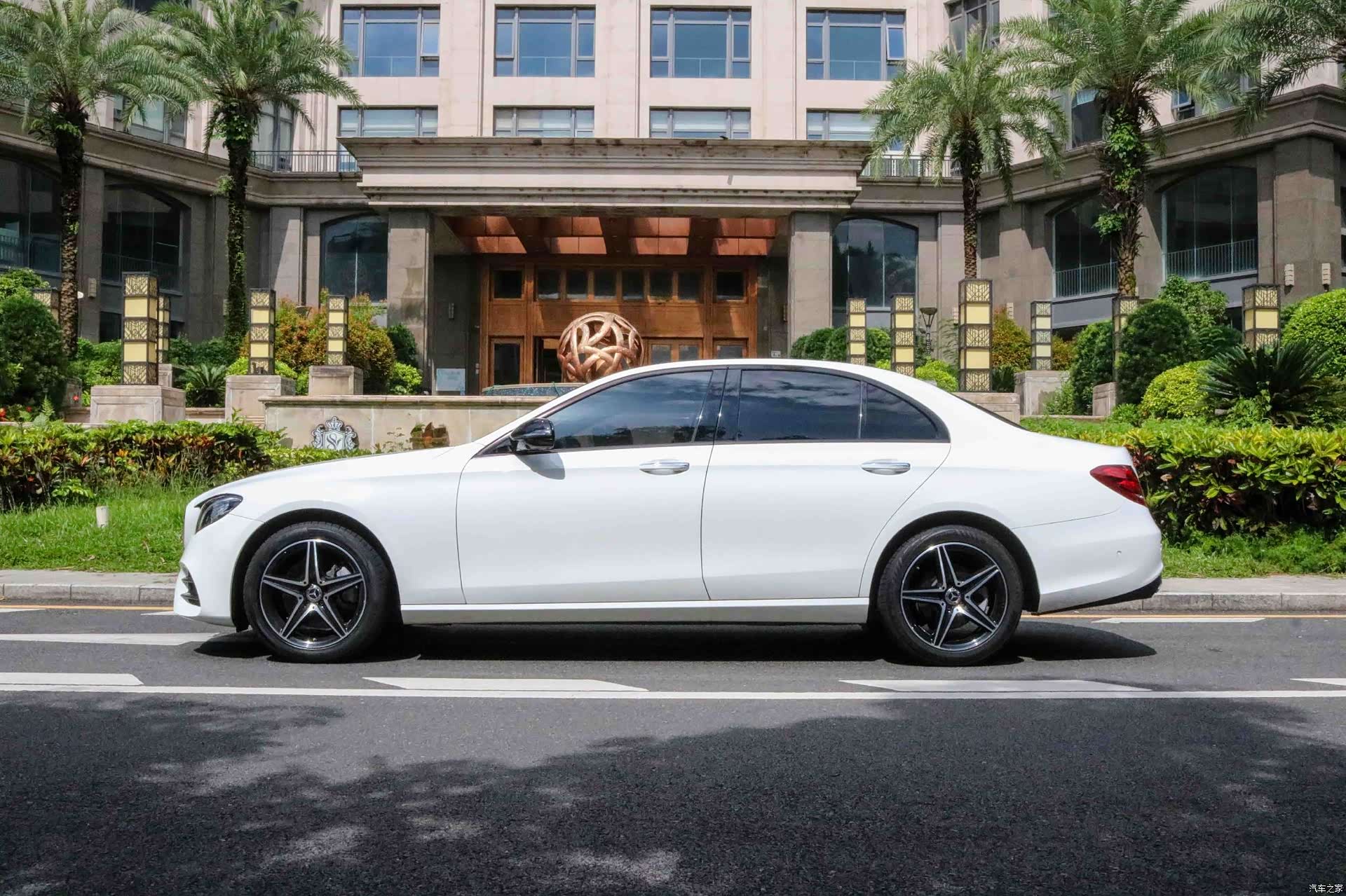 Mercedes-Benz E-Class, 2019 12