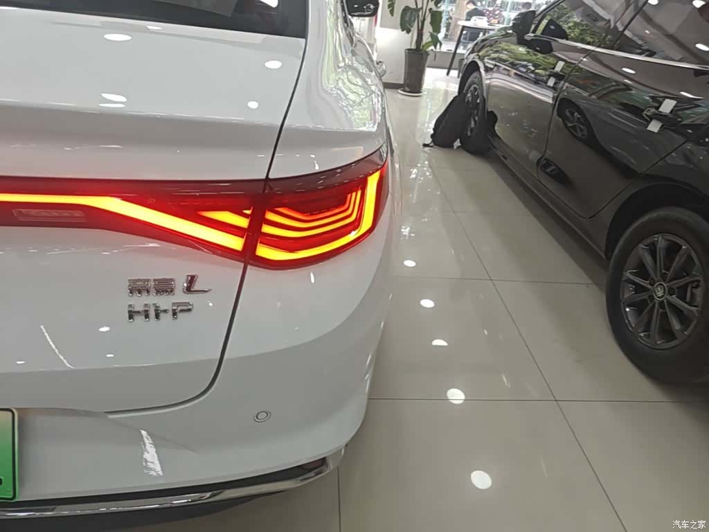 Geely Emgrand, 2025 8