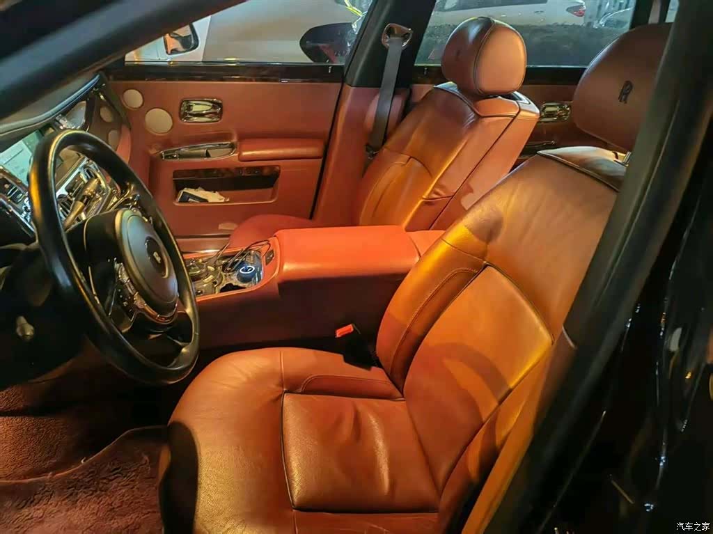 Rolls-Royce Ghost, 2015 все фото