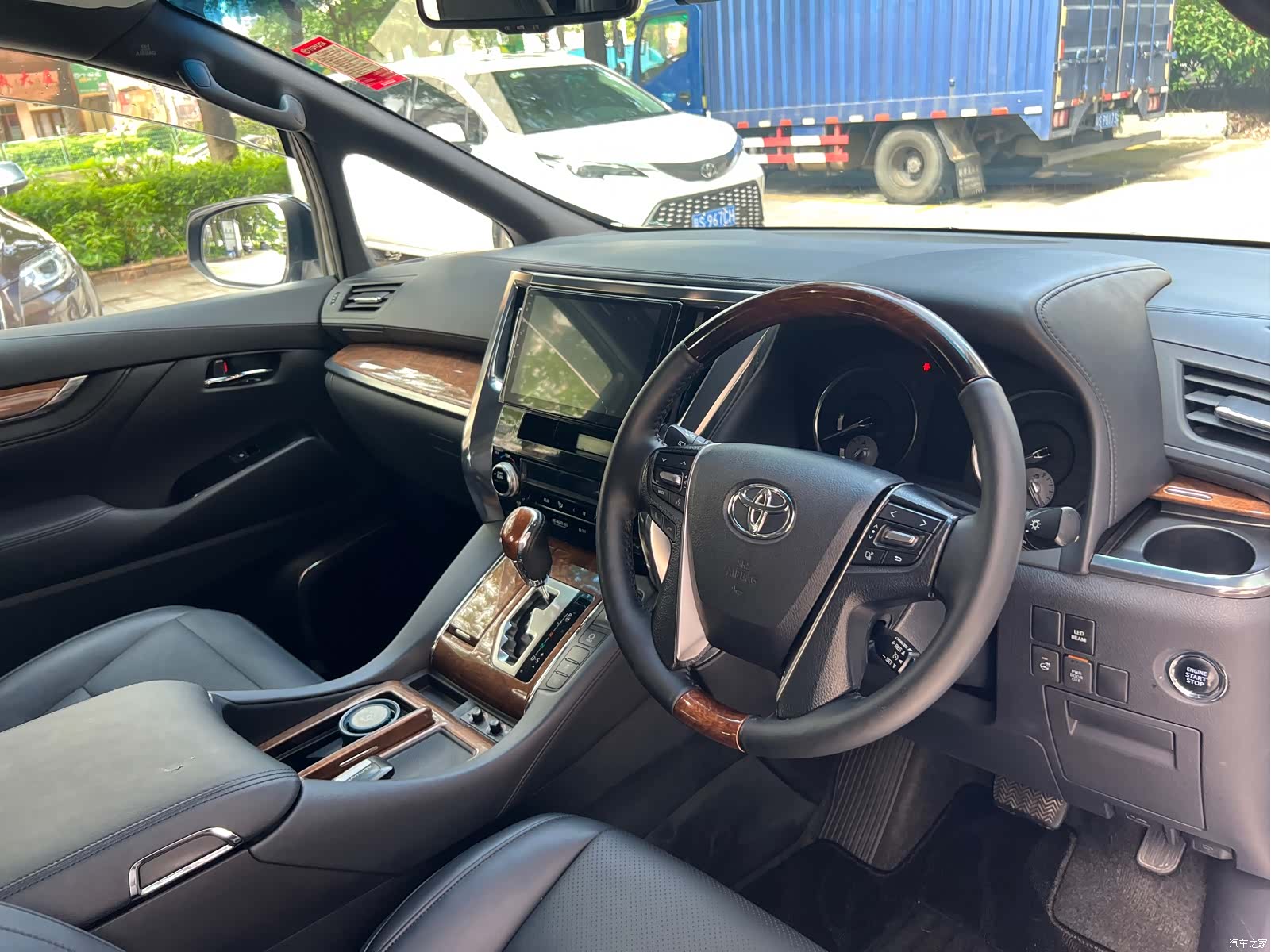 Toyota Alphard, 2015 21