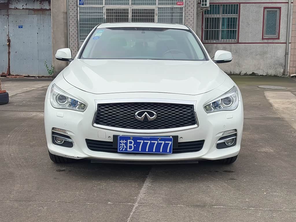 Infiniti Q50 2014 2.0T Comfort