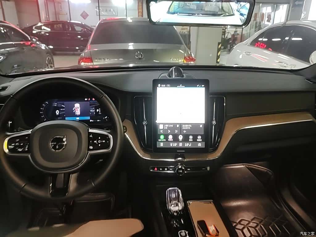 Volvo XC60, 2025 10
