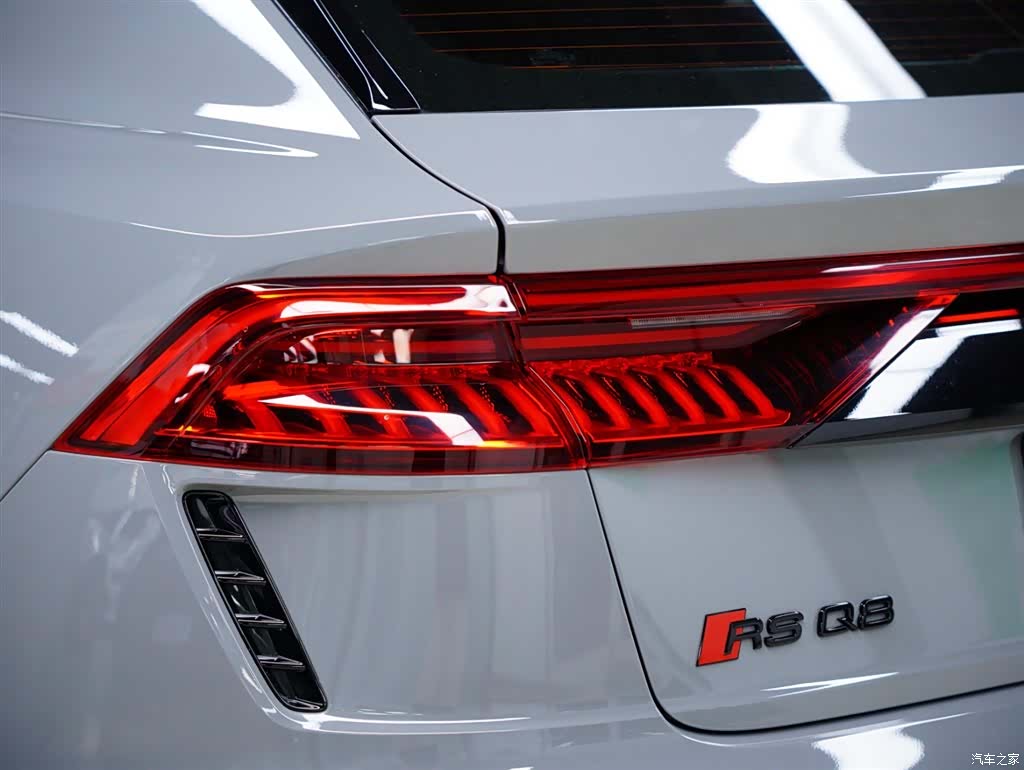 Audi Q8, 2023 4