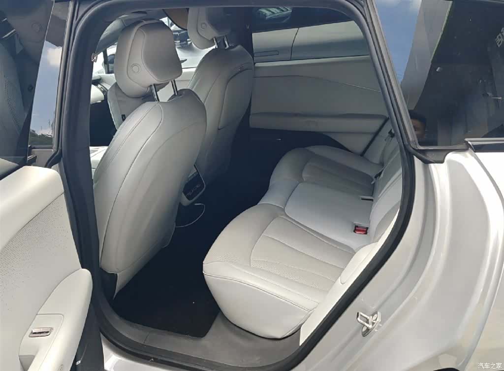 Xpeng P7, 2024 все фото