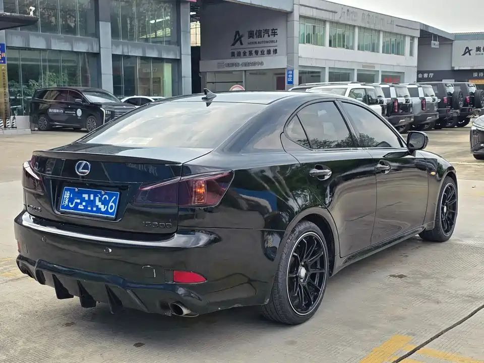 Lexus IS