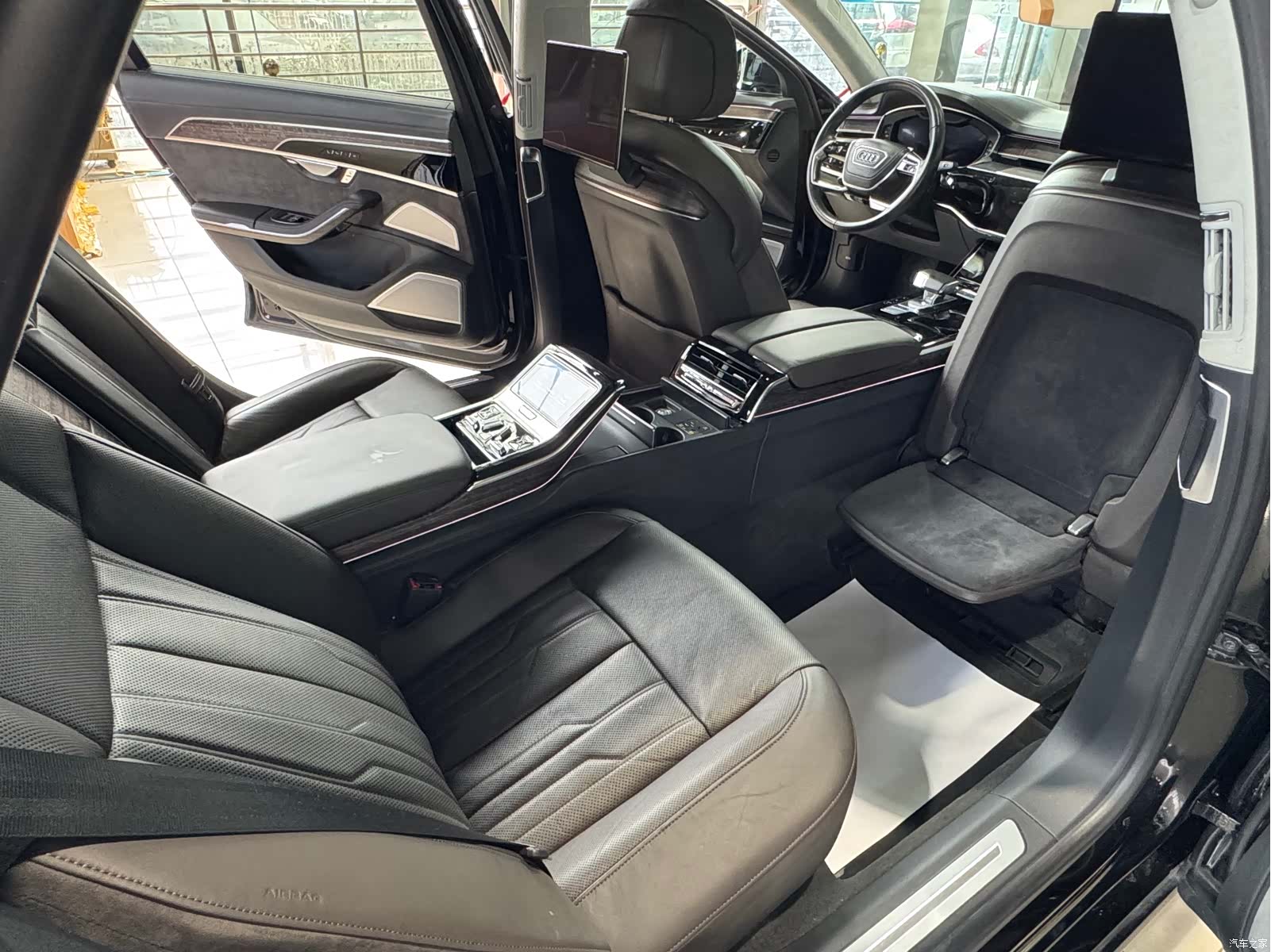 Audi A8L, 2021 36
