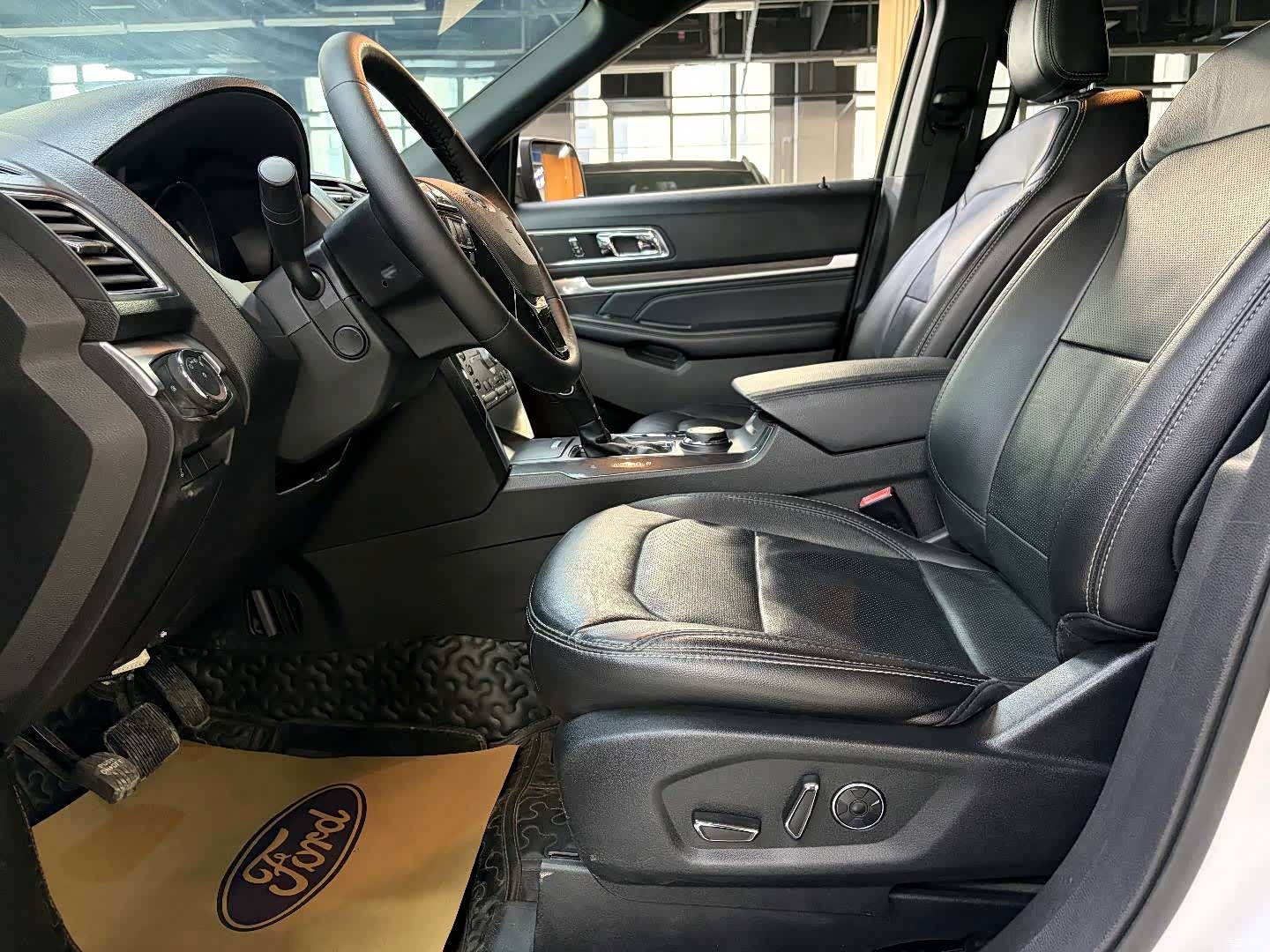 Ford Explorer, 2018 все фото