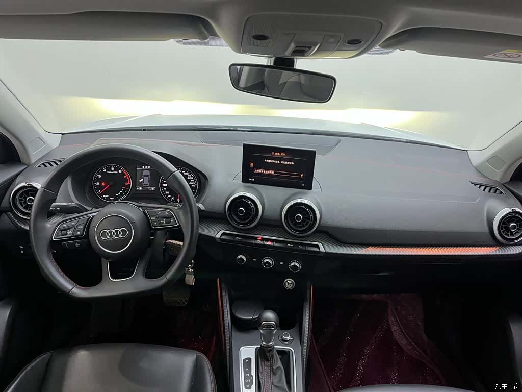 Audi Q2L, 2023 11