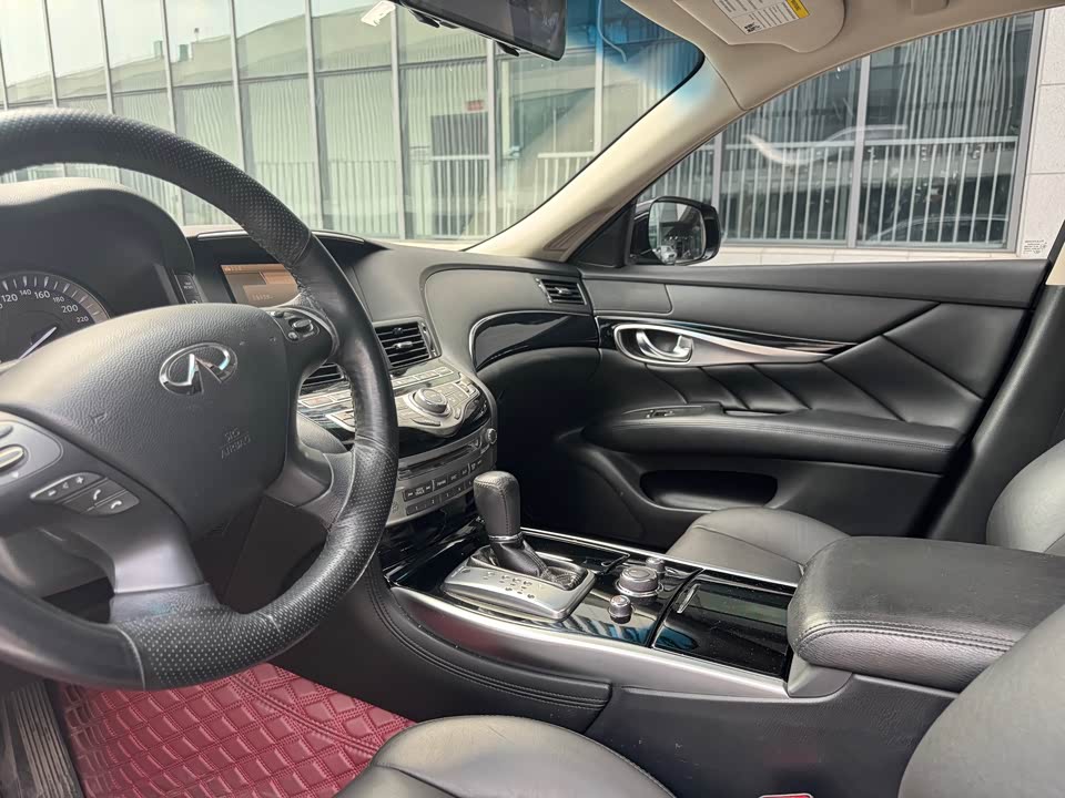 Infiniti Q70 Infiniti Q70