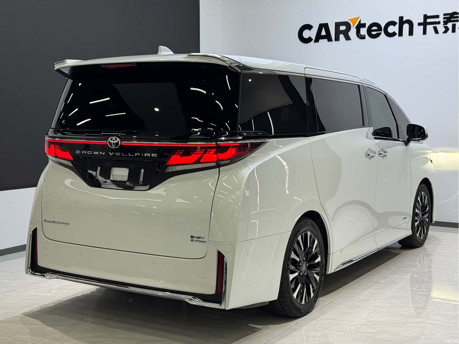 Toyota Vellfire, 2023 все фото
