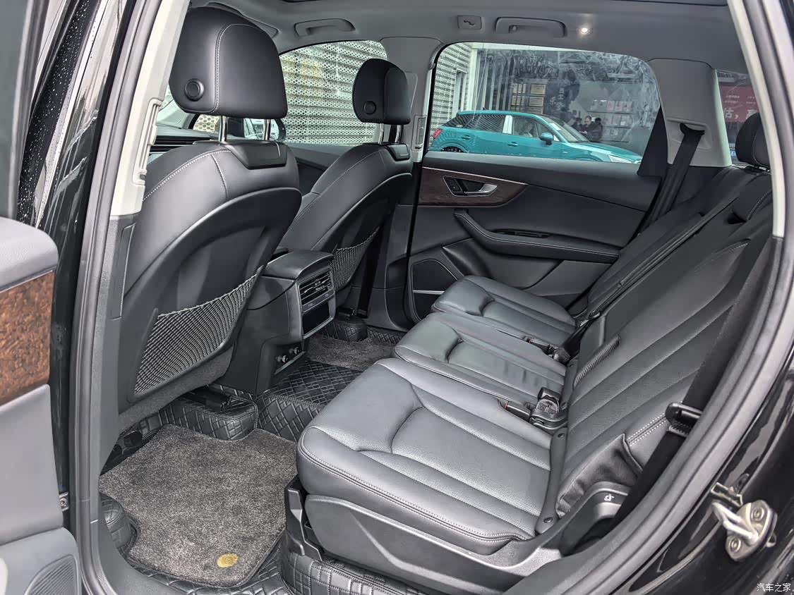 Audi Q7, 2025 16