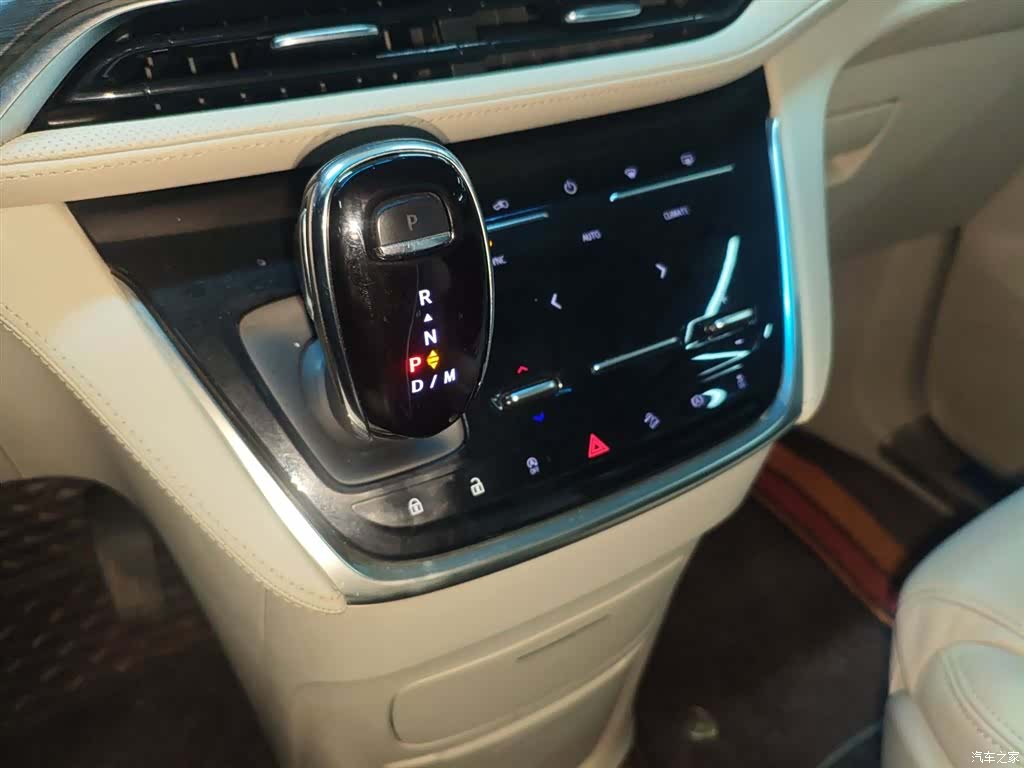 Buick GL8, 2022 10