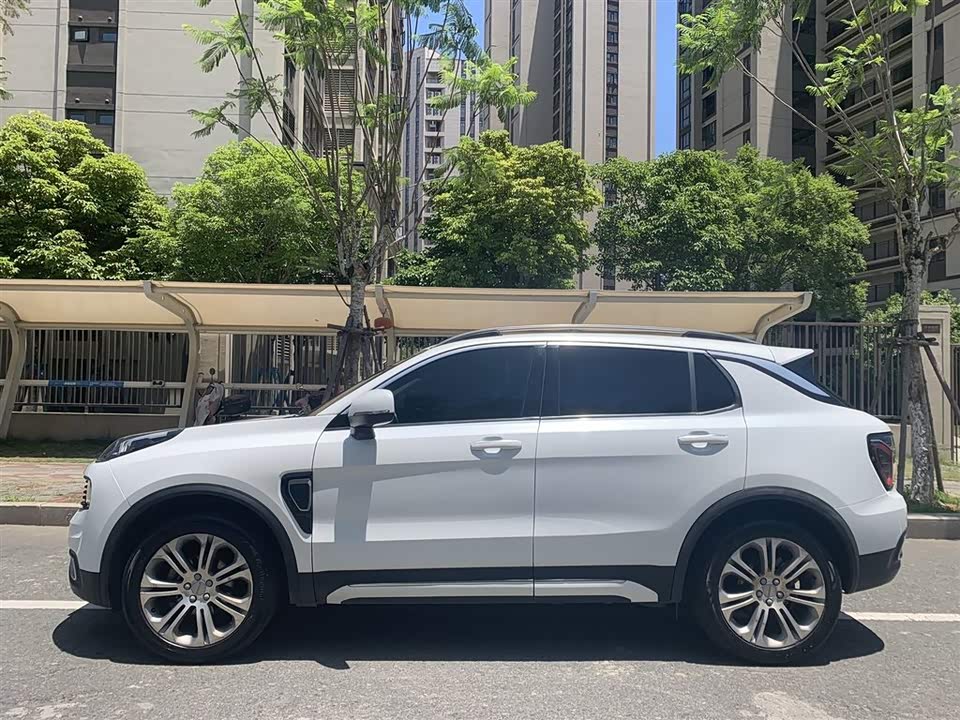 Lynk & Co 01