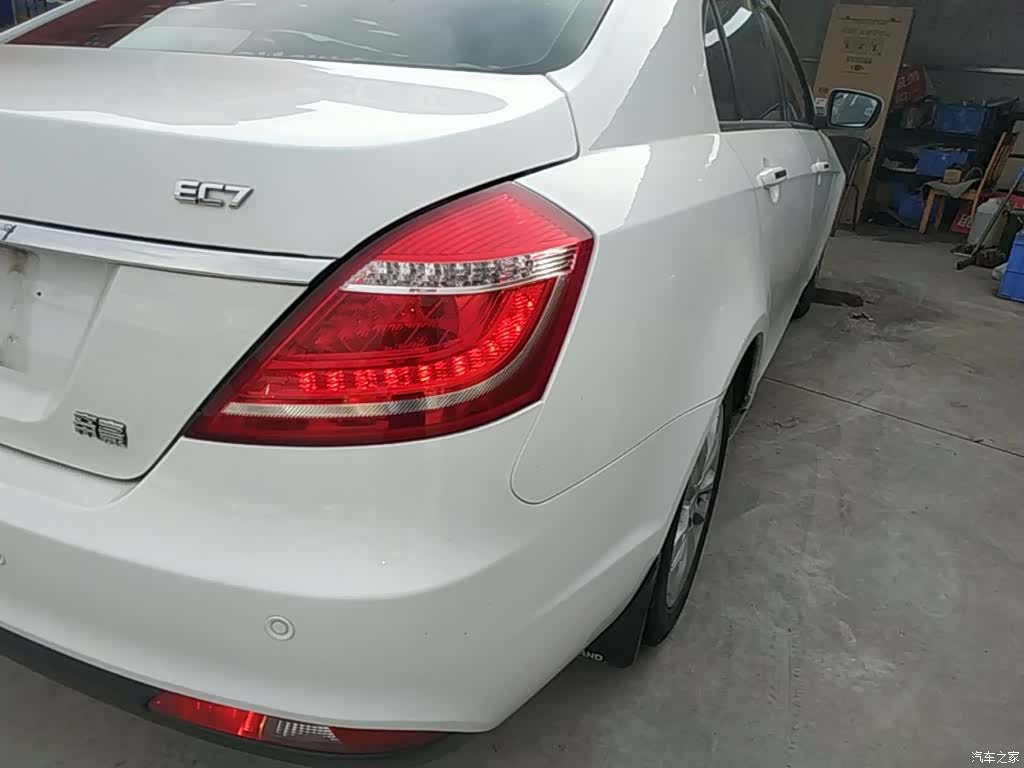 Geely Emgrand, 2015 8