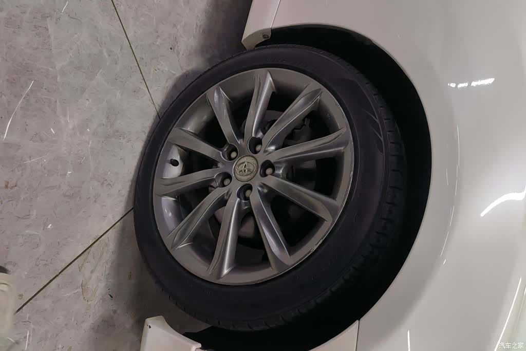 Toyota 2.5V, 2013 6