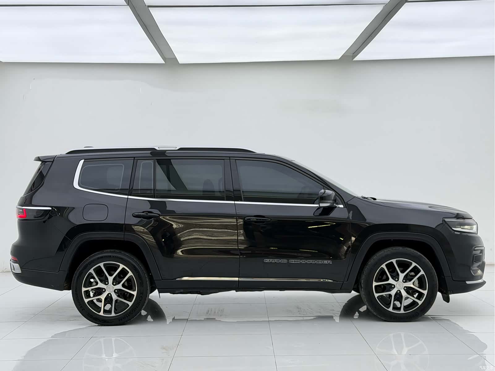 Jeep Grand Commander, 2022 4