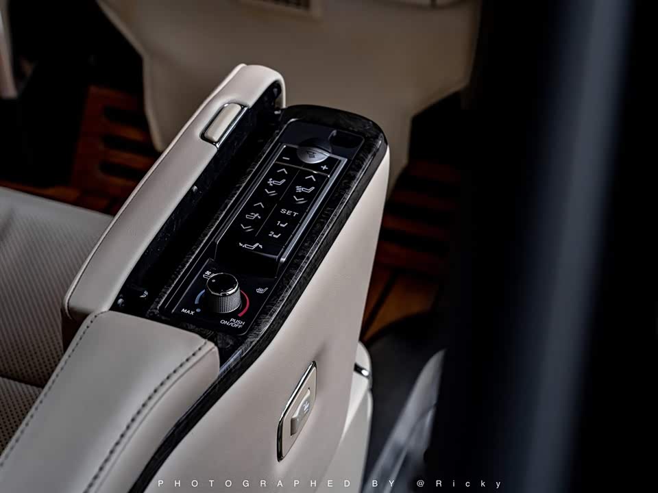 Toyota Elfa