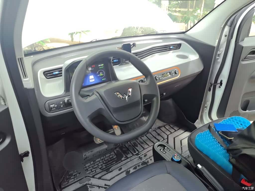 Wuling MINIEV, 2021 все фото
